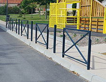 Mobilier urbain : Barrière de ville croix de Saint André - Aménager votre école signaux signaux girod