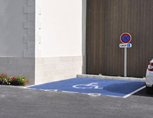 Accessibilité : stationnement pmr - Aménager votre école signaux signaux girod