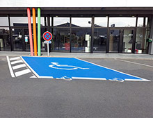 place de parking PMR - signaux girod Aménager votre entreprise privée