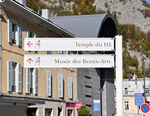 Signalétique piétonne mono-mât pour votre collectivité - Aménager votre collectivité signaux girod