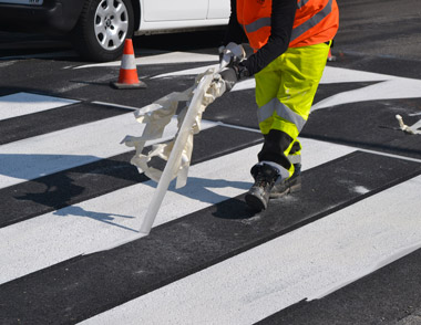 Service marquage d'un passage piétons Signaux Girod